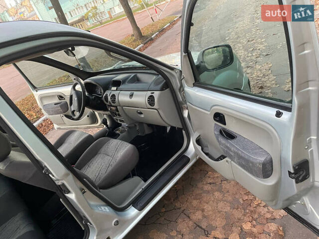 Серый Рено Кенгу, объемом двигателя 1.46 л и пробегом 289 тыс. км за 3999 $, фото 23 на Automoto.ua