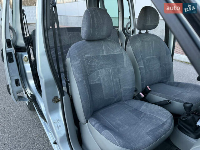 Сірий Рено Кєнгу, об'ємом двигуна 0 л та пробігом 229 тис. км за 4800 $, фото 62 на Automoto.ua