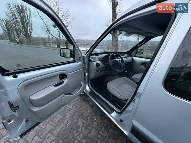 Сірий Рено Кєнгу, об'ємом двигуна 1.5 л та пробігом 230 тис. км за 4400 $, фото 18 на Automoto.ua