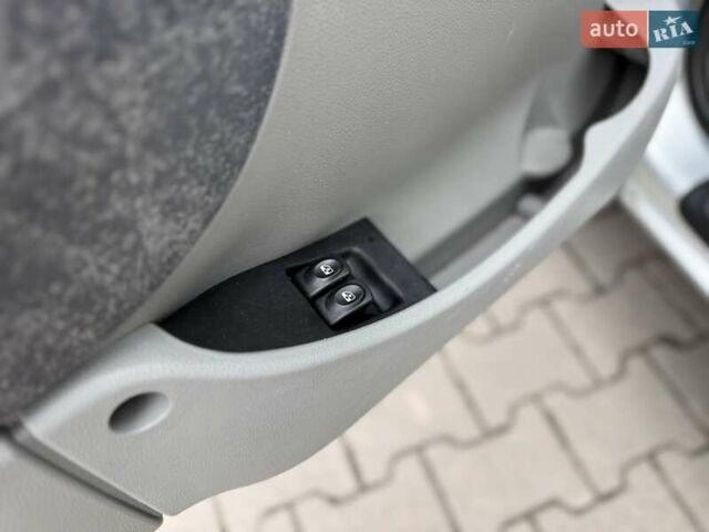 Сірий Рено Кєнгу, об'ємом двигуна 1.5 л та пробігом 275 тис. км за 3999 $, фото 25 на Automoto.ua