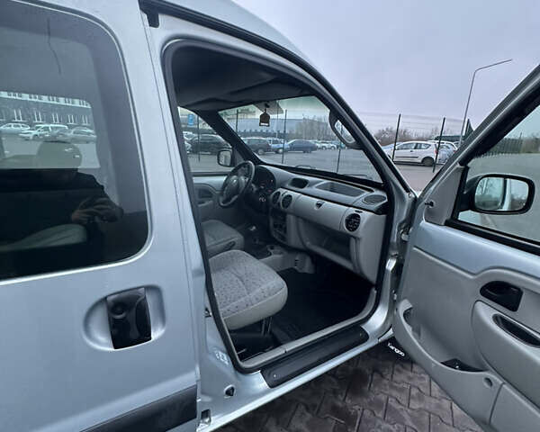 Сірий Рено Кєнгу, об'ємом двигуна 1.5 л та пробігом 230 тис. км за 4400 $, фото 17 на Automoto.ua