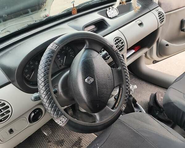 Серый Рено Кенгу, объемом двигателя 1.5 л и пробегом 244 тыс. км за 4500 $, фото 7 на Automoto.ua