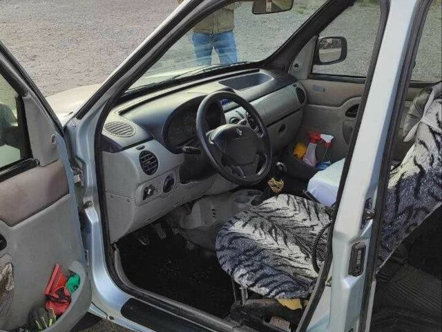 Серый Рено Кенгу, объемом двигателя 1.5 л и пробегом 350 тыс. км за 3600 $, фото 6 на Automoto.ua