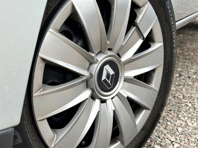 Рено Кєнгу 2005 у Кривому Розі на Automoto.ua Сірий Рено Кєнгу, об'ємом двигуна 1.6 л та пробігом 225 тис. км за 4800 $, фото 2 на Automoto.ua