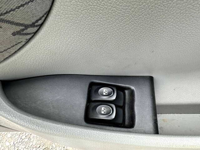 Рено Кєнгу 2005 у Кривому Розі на Automoto.ua Сірий Рено Кєнгу, об'ємом двигуна 1.6 л та пробігом 225 тис. км за 4800 $, фото 5 на Automoto.ua