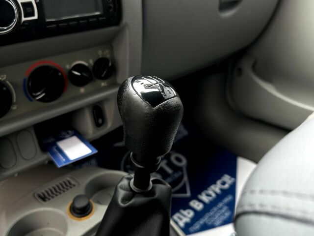 Рено Кєнгу 2005 у Кривому Розі на Automoto.ua Сірий Рено Кєнгу, об'ємом двигуна 1.6 л та пробігом 225 тис. км за 4800 $, фото 7 на Automoto.ua