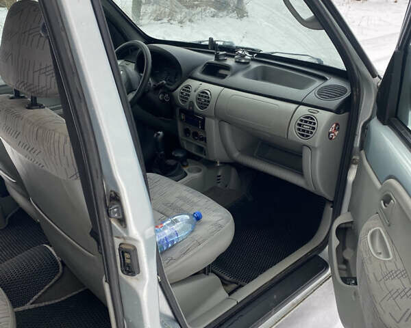 Серый Рено Кенгу, объемом двигателя 1.5 л и пробегом 315 тыс. км за 4800 $, фото 12 на Automoto.ua