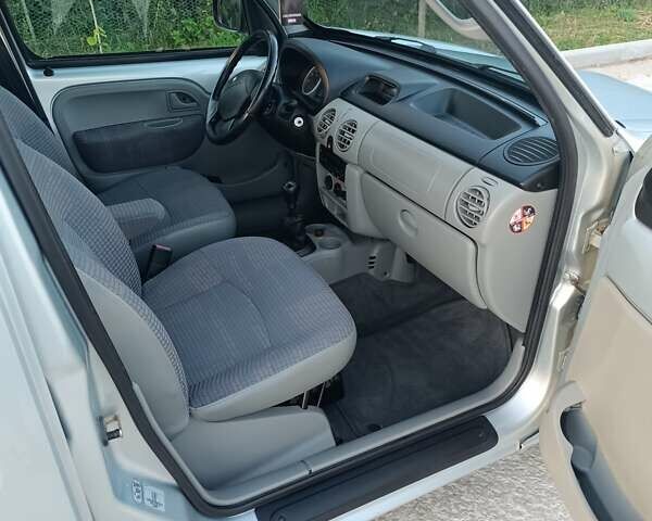 Серый Рено Кенгу, объемом двигателя 1.6 л и пробегом 221 тыс. км за 5600 $, фото 14 на Automoto.ua