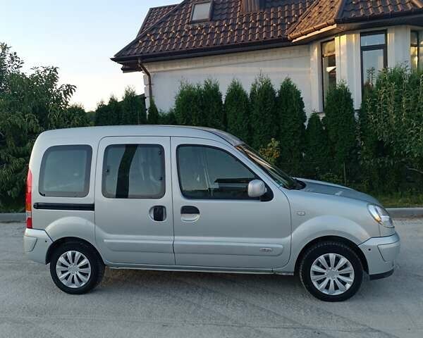 Серый Рено Кенгу, объемом двигателя 1.6 л и пробегом 221 тыс. км за 5600 $, фото 2 на Automoto.ua