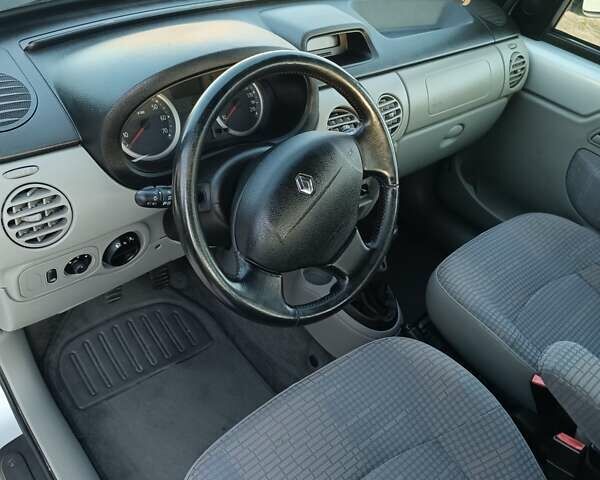 Серый Рено Кенгу, объемом двигателя 1.6 л и пробегом 221 тыс. км за 5600 $, фото 29 на Automoto.ua