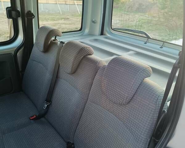 Серый Рено Кенгу, объемом двигателя 1.6 л и пробегом 221 тыс. км за 5600 $, фото 25 на Automoto.ua