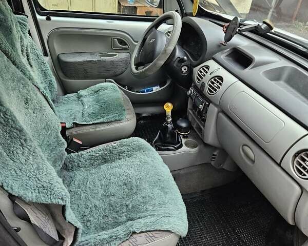 Серый Рено Кенгу, объемом двигателя 1.4 л и пробегом 625 тыс. км за 2600 $, фото 7 на Automoto.ua