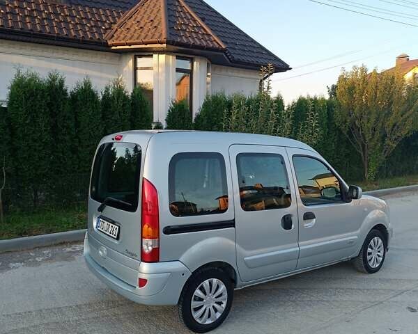 Серый Рено Кенгу, объемом двигателя 1.6 л и пробегом 221 тыс. км за 5600 $, фото 3 на Automoto.ua