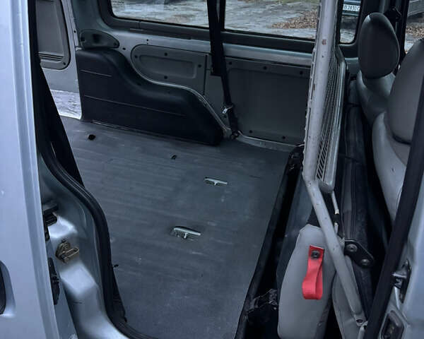 Сірий Рено Кєнгу, об'ємом двигуна 1.5 л та пробігом 270 тис. км за 3900 $, фото 10 на Automoto.ua