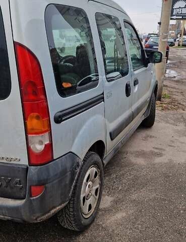 Серый Рено Кенгу, объемом двигателя 1.6 л и пробегом 300 тыс. км за 4500 $, фото 3 на Automoto.ua