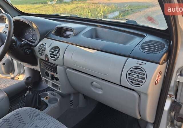 Рено Кенгу 2006 в Калуше на Automoto.ua Серый Рено Кенгу, объемом двигателя 1.2 л и пробегом 176 тыс. км за 4999 $, фото 29 на Automoto.ua