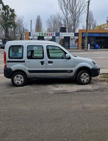 Серый Рено Кенгу, объемом двигателя 1.6 л и пробегом 300 тыс. км за 4500 $, фото 1 на Automoto.ua