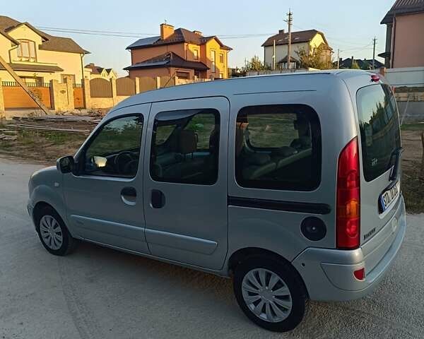 Серый Рено Кенгу, объемом двигателя 1.6 л и пробегом 221 тыс. км за 5600 $, фото 10 на Automoto.ua