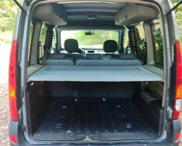 Серый Рено Кенгу, объемом двигателя 1.6 л и пробегом 200 тыс. км за 7800 $, фото 4 на Automoto.ua