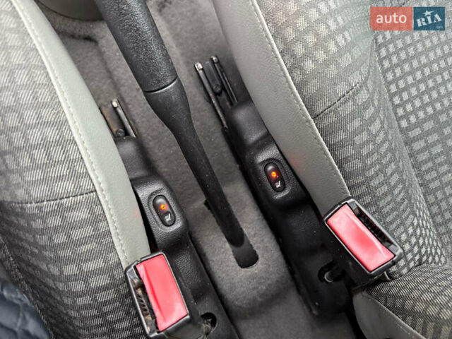 Серый Рено Кенгу, объемом двигателя 1.6 л и пробегом 224 тыс. км за 6300 $, фото 20 на Automoto.ua
