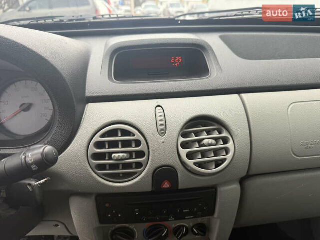 Серый Рено Кенгу, объемом двигателя 1.6 л и пробегом 224 тыс. км за 6200 $, фото 37 на Automoto.ua