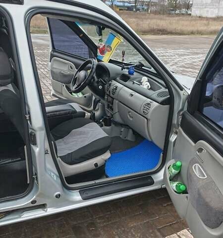 Серый Рено Кенгу, объемом двигателя 1.4 л и пробегом 312 тыс. км за 4700 $, фото 6 на Automoto.ua