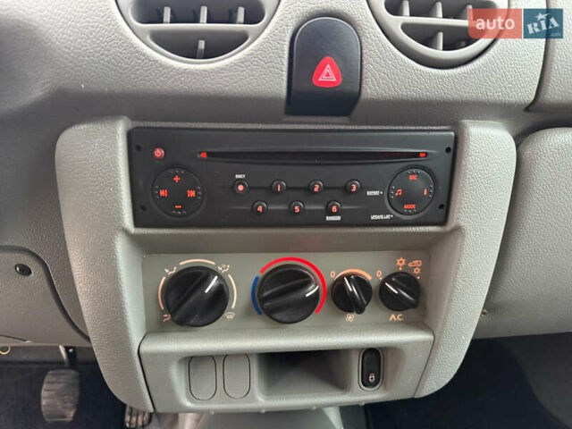 Серый Рено Кенгу, объемом двигателя 1.6 л и пробегом 224 тыс. км за 6300 $, фото 23 на Automoto.ua