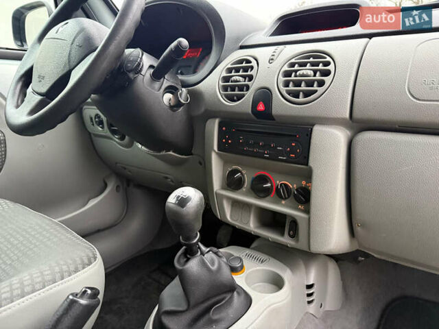 Серый Рено Кенгу, объемом двигателя 1.6 л и пробегом 224 тыс. км за 6300 $, фото 24 на Automoto.ua