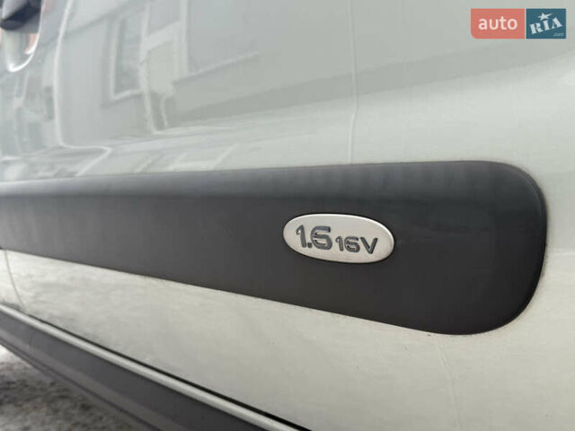 Серый Рено Кенгу, объемом двигателя 1.6 л и пробегом 224 тыс. км за 6200 $, фото 15 на Automoto.ua