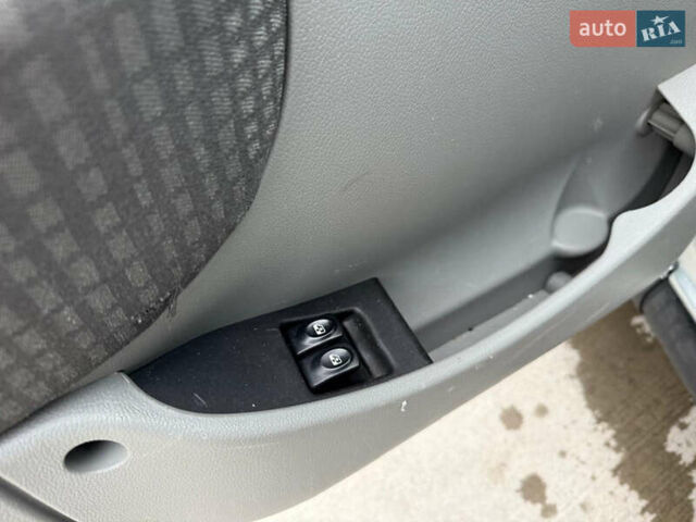 Серый Рено Кенгу, объемом двигателя 1.6 л и пробегом 224 тыс. км за 6300 $, фото 21 на Automoto.ua