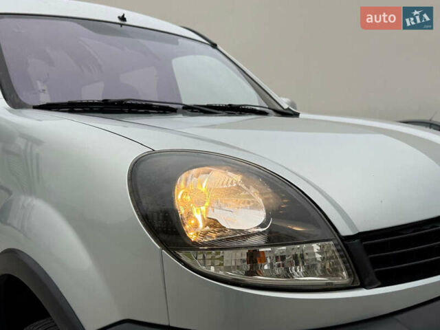 Серый Рено Кенгу, объемом двигателя 1.6 л и пробегом 224 тыс. км за 6300 $, фото 10 на Automoto.ua