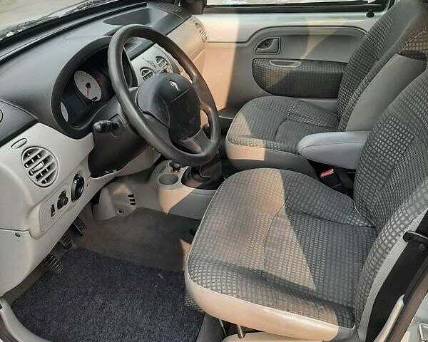 Серый Рено Кенгу, объемом двигателя 1.6 л и пробегом 224 тыс. км за 6950 $, фото 83 на Automoto.ua