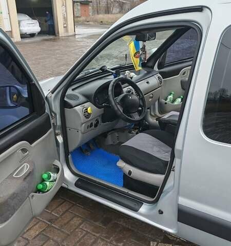 Серый Рено Кенгу, объемом двигателя 1.4 л и пробегом 312 тыс. км за 4700 $, фото 5 на Automoto.ua