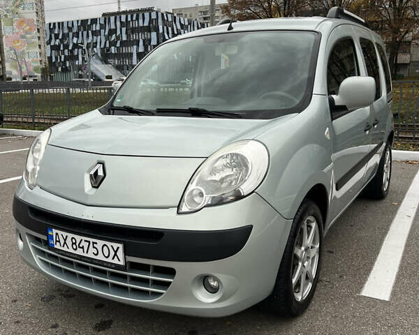 Серый Рено Кенгу, объемом двигателя 1.6 л и пробегом 172 тыс. км за 7300 $, фото 1 на Automoto.ua