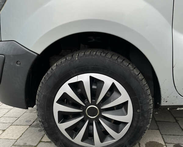 Серый Рено Кенгу, объемом двигателя 1.5 л и пробегом 290 тыс. км за 5400 $, фото 6 на Automoto.ua