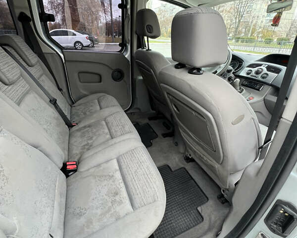 Серый Рено Кенгу, объемом двигателя 1.6 л и пробегом 172 тыс. км за 7300 $, фото 13 на Automoto.ua