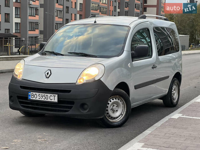 Сірий Рено Кєнгу, об'ємом двигуна 1.5 л та пробігом 242 тис. км за 5499 $, фото 1 на Automoto.ua