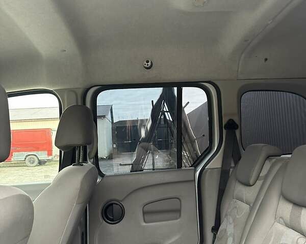 Серый Рено Кенгу, объемом двигателя 1.6 л и пробегом 206 тыс. км за 6000 $, фото 9 на Automoto.ua