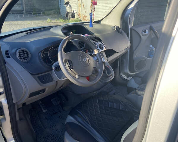 Серый Рено Кенгу, объемом двигателя 1.46 л и пробегом 320 тыс. км за 6500 $, фото 8 на Automoto.ua