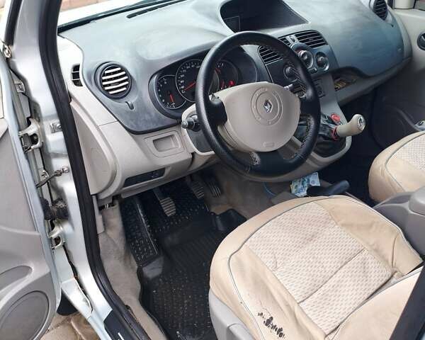 Серый Рено Кенгу, объемом двигателя 1.46 л и пробегом 260 тыс. км за 7300 $, фото 6 на Automoto.ua