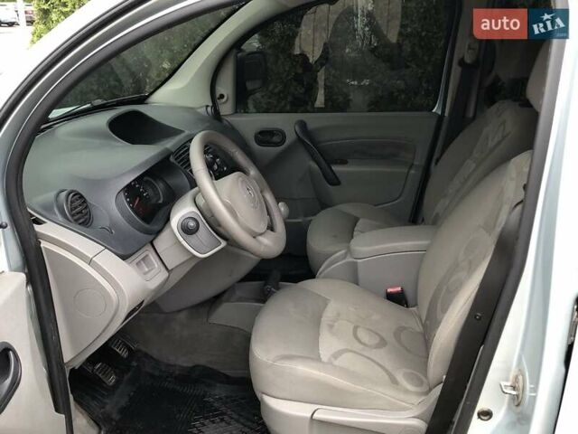 Серый Рено Кенгу, объемом двигателя 1.5 л и пробегом 241 тыс. км за 7600 $, фото 6 на Automoto.ua