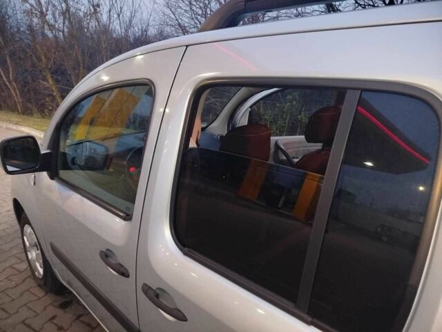 Серый Рено Кенгу, объемом двигателя 1.6 л и пробегом 170 тыс. км за 5888 $, фото 5 на Automoto.ua