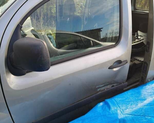 Серый Рено Кенгу, объемом двигателя 1.46 л и пробегом 252 тыс. км за 3500 $, фото 1 на Automoto.ua