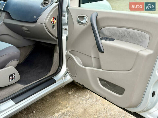 Сірий Рено Кєнгу, об'ємом двигуна 1.6 л та пробігом 175 тис. км за 8250 $, фото 12 на Automoto.ua