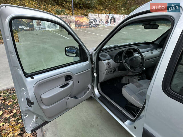 Рено Кенгу 2008 в Умани на Automoto.ua Серый Рено Кенгу, объемом двигателя 1.4 л и пробегом 172 тыс. км за 5500 $, фото 6 на Automoto.ua