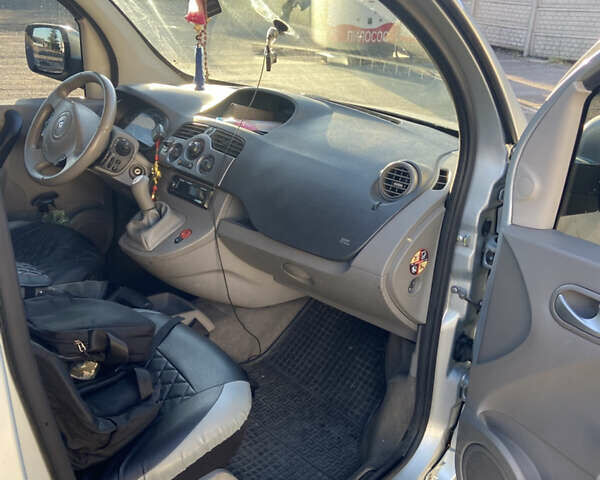 Серый Рено Кенгу, объемом двигателя 1.46 л и пробегом 320 тыс. км за 6500 $, фото 2 на Automoto.ua