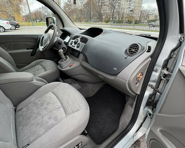 Серый Рено Кенгу, объемом двигателя 1.6 л и пробегом 172 тыс. км за 7300 $, фото 12 на Automoto.ua