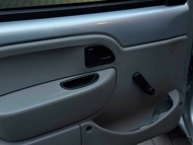 Сірий Рено Кєнгу, об'ємом двигуна 1.5 л та пробігом 291 тис. км за 4700 $, фото 8 на Automoto.ua