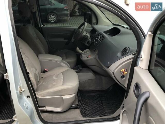 Серый Рено Кенгу, объемом двигателя 1.5 л и пробегом 241 тыс. км за 7600 $, фото 8 на Automoto.ua