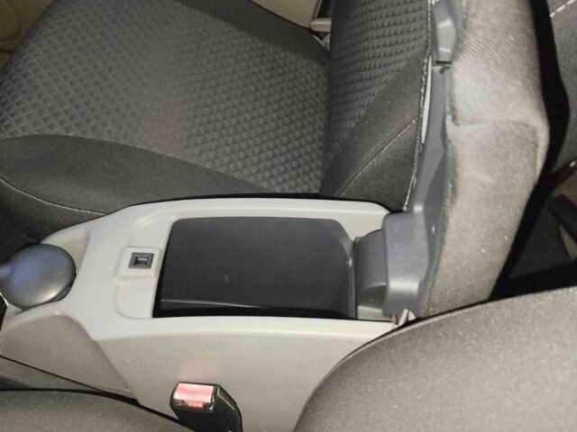 Серый Рено Кенгу, объемом двигателя 1.6 л и пробегом 170 тыс. км за 5888 $, фото 13 на Automoto.ua